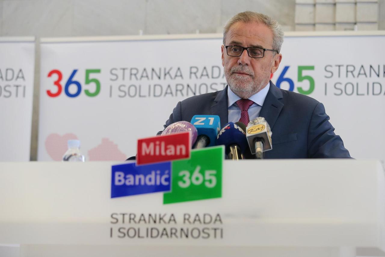 Zagreb: Zagrebački gradonačelnik Milan Bandić na konferenciji za novinare