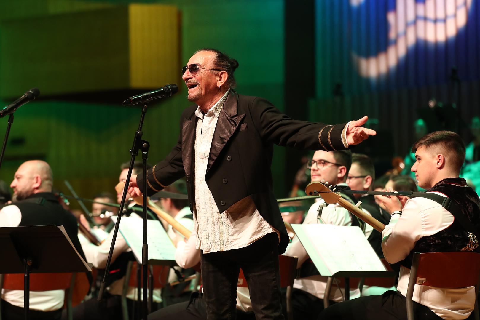 Skladba istog imena kao i koncert, a u konačnici i kao udruga koja vodi cijeli projekt, dakle Šokačka rapsodija, sadrži više od 2000 nota. Golem je to projekt.