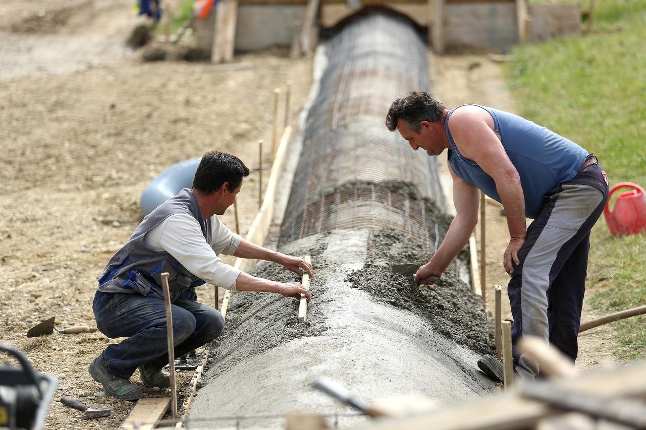 13.04.2016., Zagreb - Pocetak radova na biciklistickoj stazi koja ce spojiti Novi Zagreb i Veliku Goricu.  Photo: Anto Magzan/PIXSELL