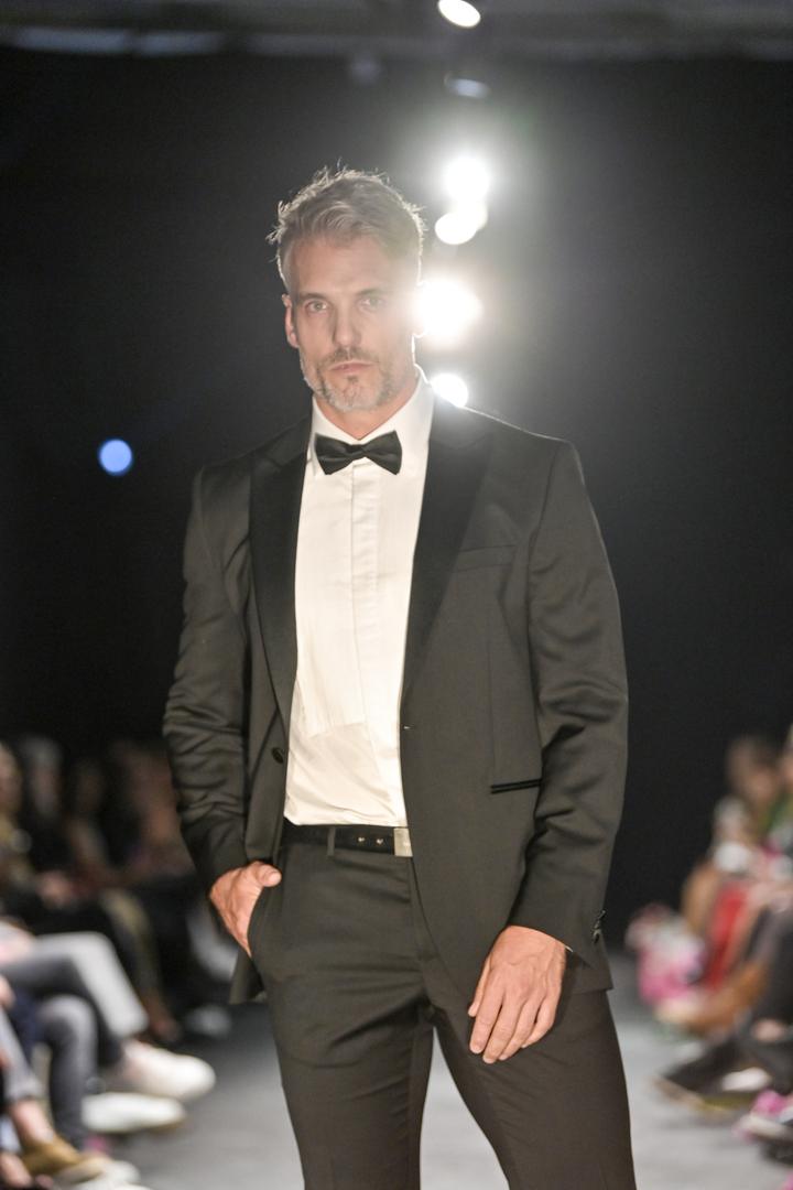 Par koji ima dvoje djece, u međuvremenu se i rastao. - Odlazak u zatvor sam je po sebi brutalan. Neki su se znali šaliti: "Joj, da mi je otići u zatvor da se malo odmorim." Nije baš tako, nikome ga ne bih preporučio – kazao je Dino za Story. Iza rešetaka završio je zbog dilanja droge u ranim dvadesetim godinama.