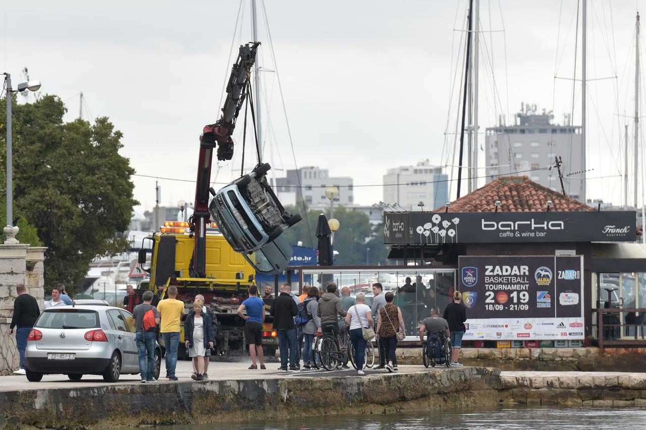 Zadar: Auto sletio u more na obali Kneza Trpimira