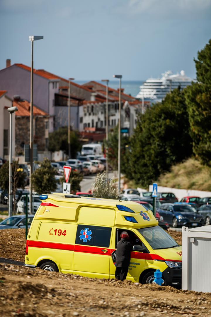 Rekonstrukcija helidroma u sklopu splitskog kliničkog bolničkog centra na Firulama, vrijedna više od 855.000 eura, koje je Ministarstvo zdravstva osiguralo u državnom proračunu, ulaganje je kojim će ovaj helidrom dobiti najsuvremeniju opremu, te signalizaciju koja osigurava dnevne i noćne letove, a omogućit će i međunarodnu certifikaciju sukladno važećim zakonima i pravilnicima od strane Hrvatske agencije za civilno zrakoplovstvo, izvijestilo je Ministarstvo.

