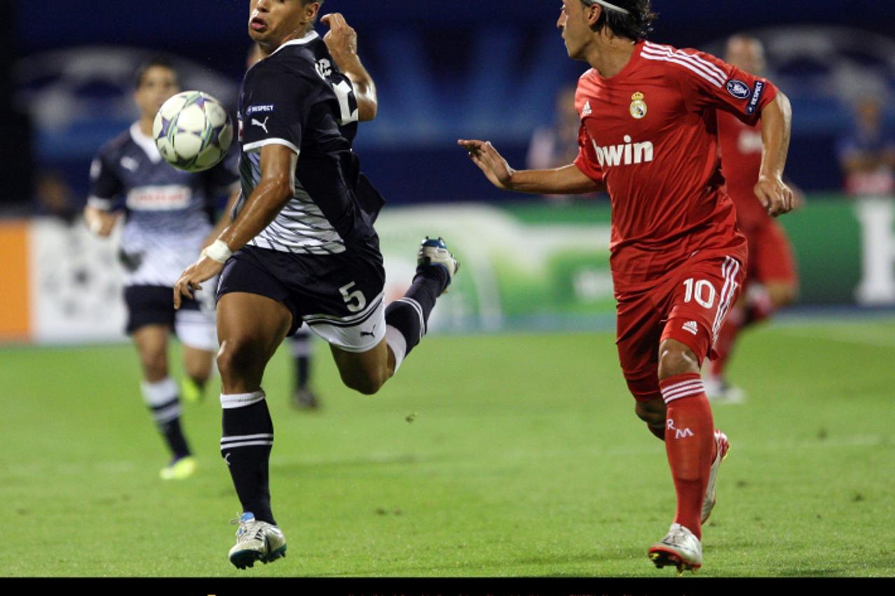 \'14. 09. 2011., Zagreb - stadion u Maksimiru, Zagreb - 1. kolo UEFA Lige prvaka, nogometna utakmica GNK Dinamo - Real Madrid.  Adrian Calello, Mesut Ozil Photo: Slavko Midzor/PIXSELL\'