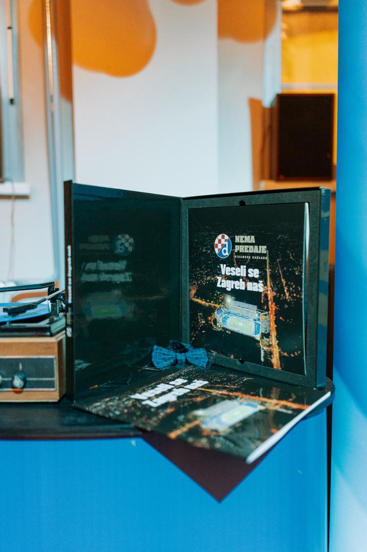 Monodrama „Ćiro“ na duhovit, iskren i dirljiv način prikazuje osobnost „trenera svih trenera“, čovjeka čije su rečenice, geste i karizma postale dio kolektivne memorije