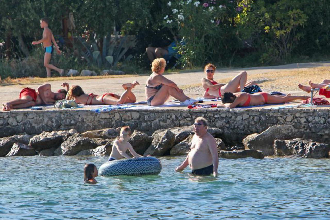 Vladimir Šeks na kupanju (1)