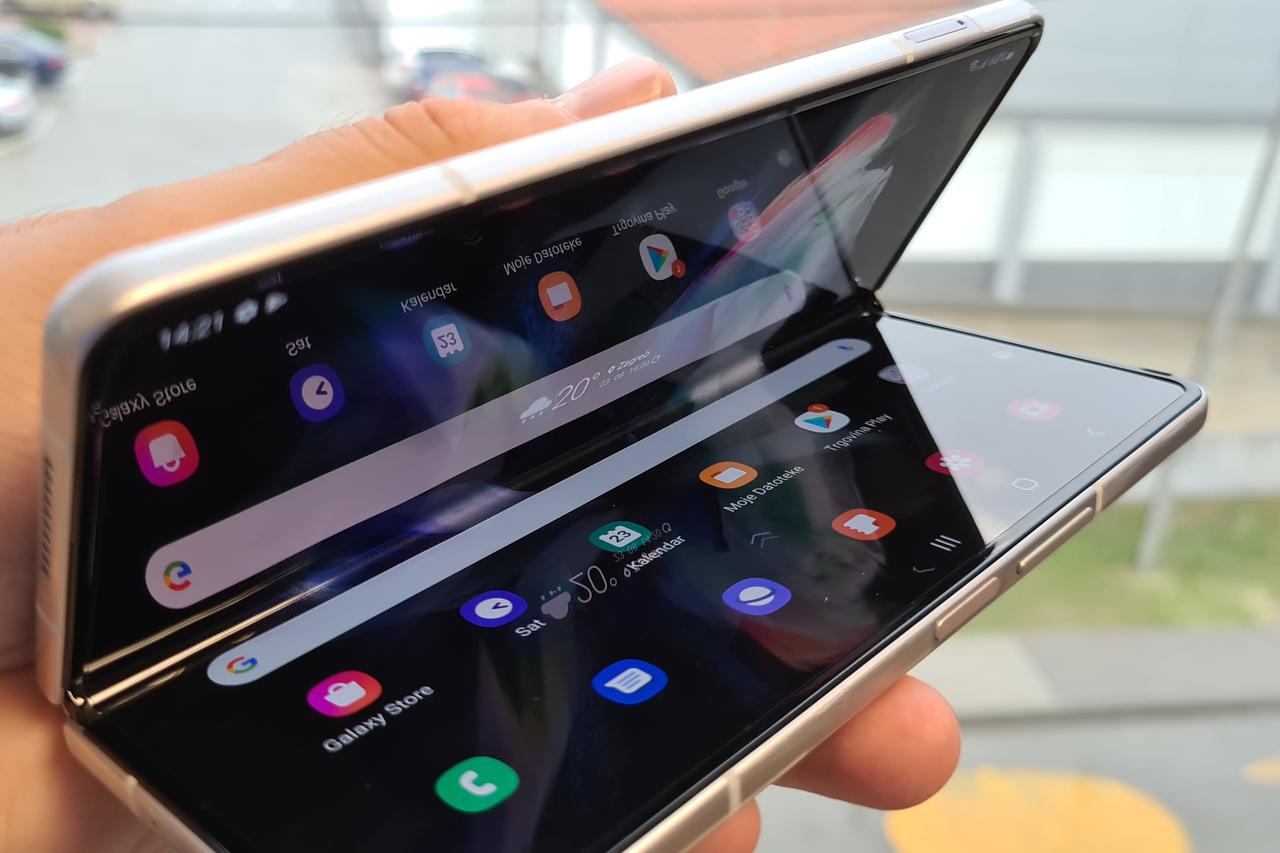 Samsung Galaxy Z Fold 3