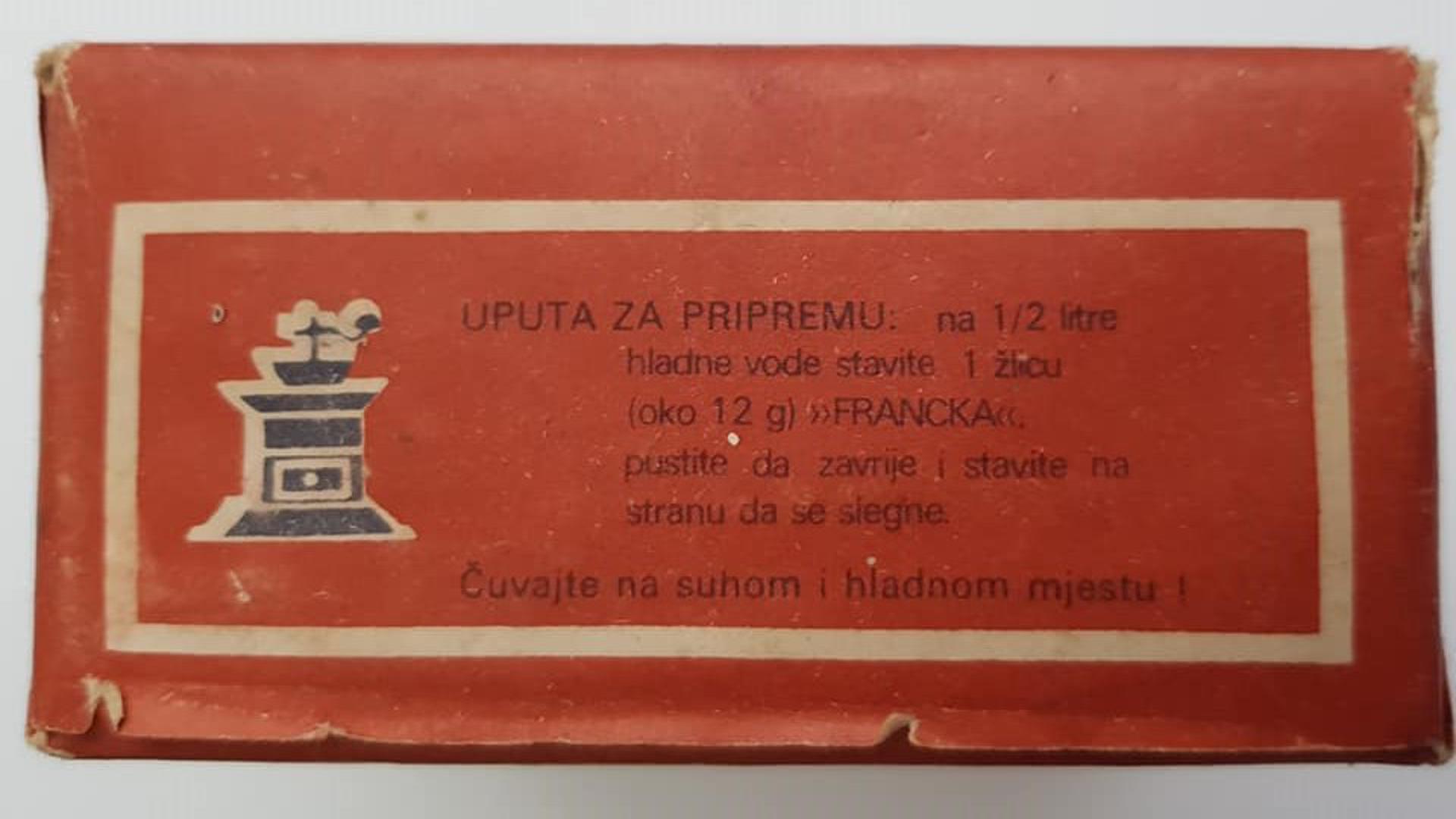 Ispijanje kave običaj je kojeg Hrvati shvaćaju itekako ozbiljno, no znate li kako je to nekada izgledalo? U Facebook grupi 'Retroteka' objavljen je niz fotografija koje prikazuju različita pakiranja kave iz 70ih i 80ih godina prošloga stoljeća, kao i posuđe koje je krasilo ovaj omiljeni hrvatski običaj.
