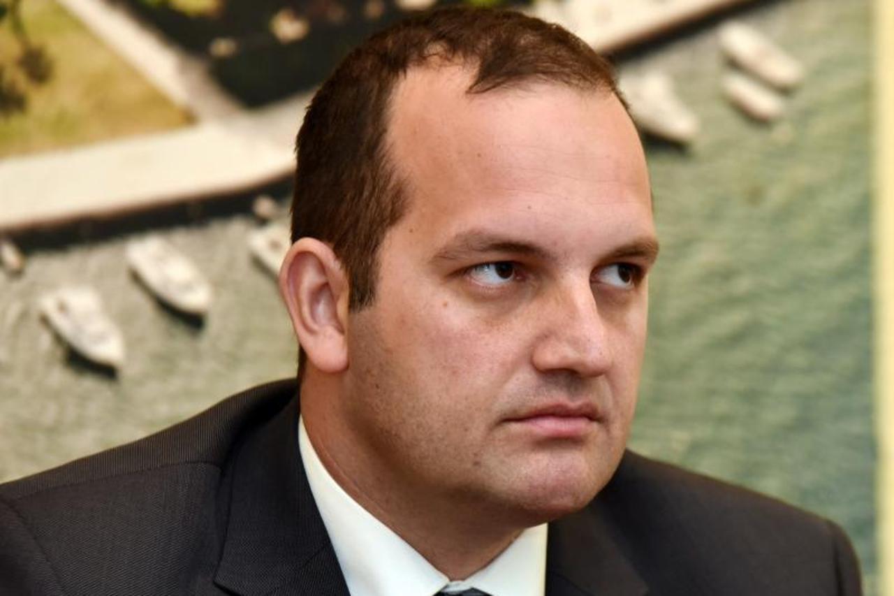 14.03.2016., Sibenik - Saborski zastupnik SDP-a Ivan Klarin odrzao konferenciju za medije na temu izglasavanja sutrasnjeg proracuna - sa osvrtom na otoke. Photo: Hrvoje Jelavic/PIXSELL