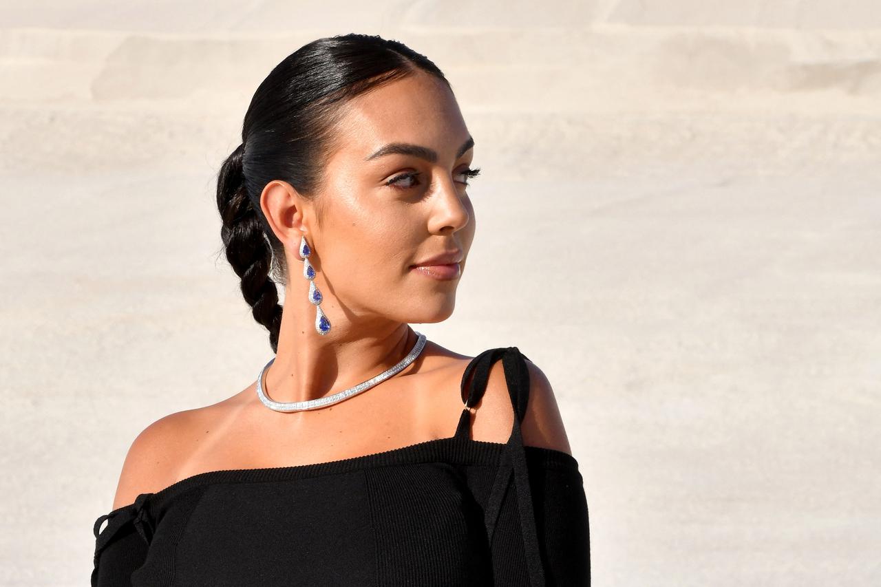 Défilé "Le Papier" la collection automne hiver 2022-2023 de Simon Porte Jacquemus aux Salin de Giraud à Arles