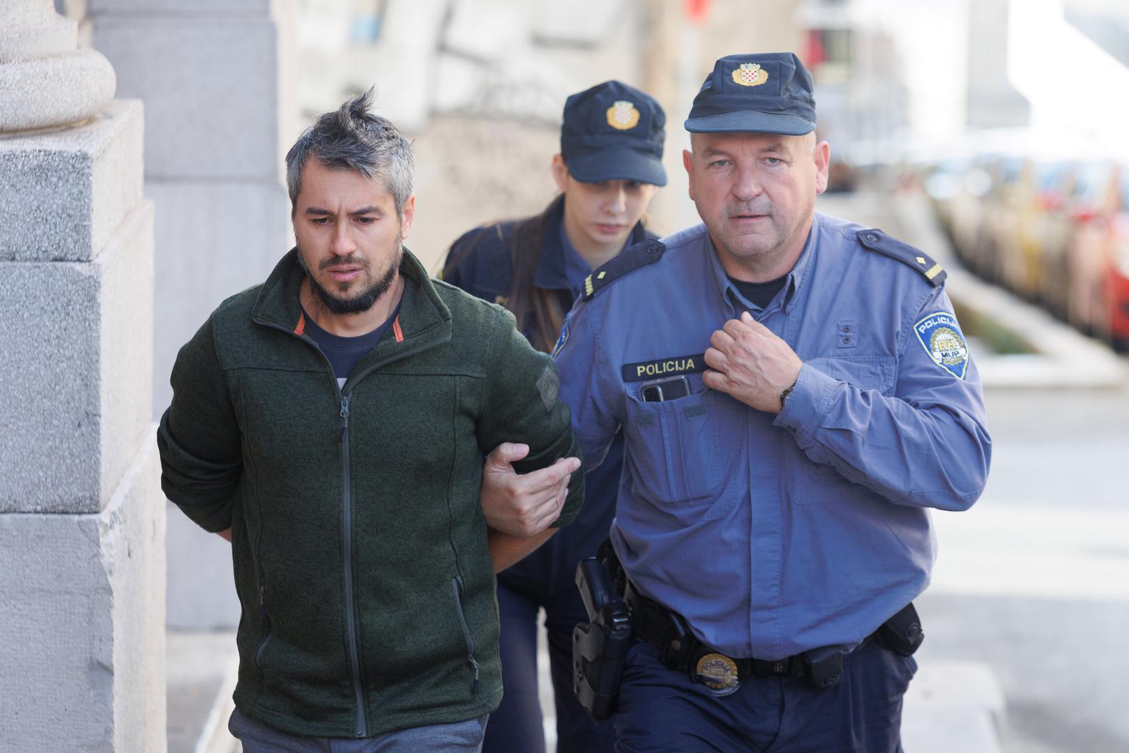 15.11.2023., Rijeka - Policija privodi Eugena Travalju, optuzenog za trgovanje kriptovalutama, tj. prevare stotina investitora koji su ukupno ulozili desetke milijuna eura.  Photo: Nel Pavletic/PIXSELL