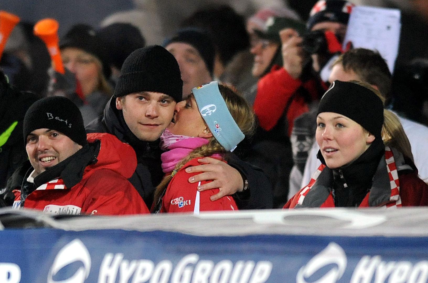 Ljubav je trajala četiri godine, u vrijeme Janičine najveće slave, ali i kada je prekidala karijeru. Zbog Borisa se preselila u Rijeku, gdje su živjeli u dvoetažnom stanu, a ondje je otvorila i kozmetički salon.