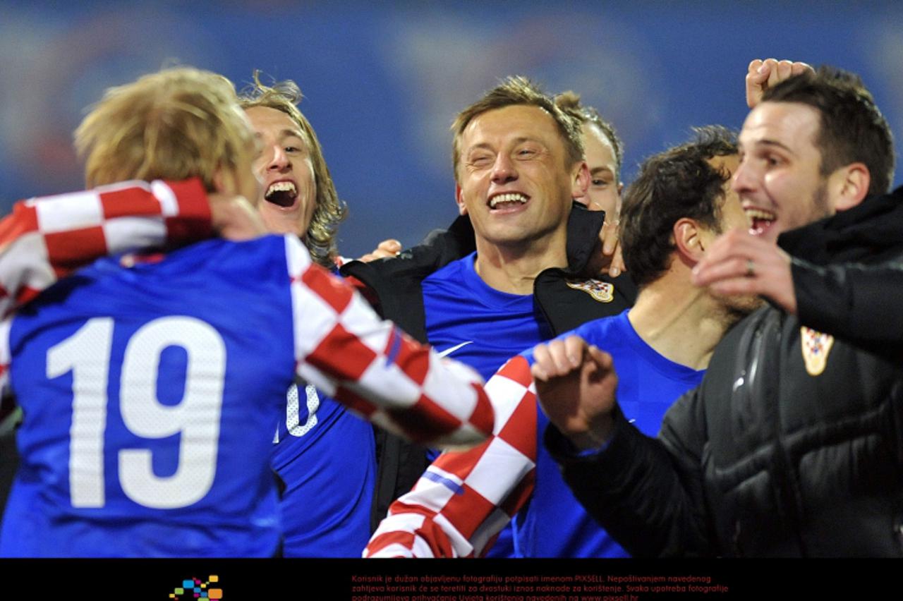 \'15.11.2011., Maksimir, Zagreb - Druga utakmica dodatnih kvalifikacija za Europsko prvenstvo 2012. godine u Poljskoj i Ukrajini, Hrvatska - Turska. Luka Modric, Ivica Olic, Ivan Kelava.  Photo: Goran