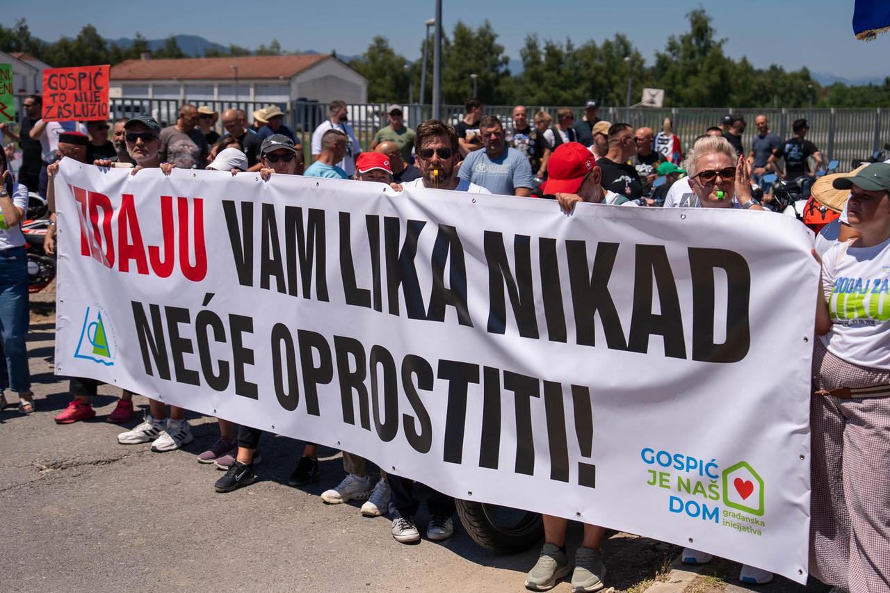Gospić: Prosvjedni hod "Hodaj za Liku" zbog ilegalnog odlagališta otpada