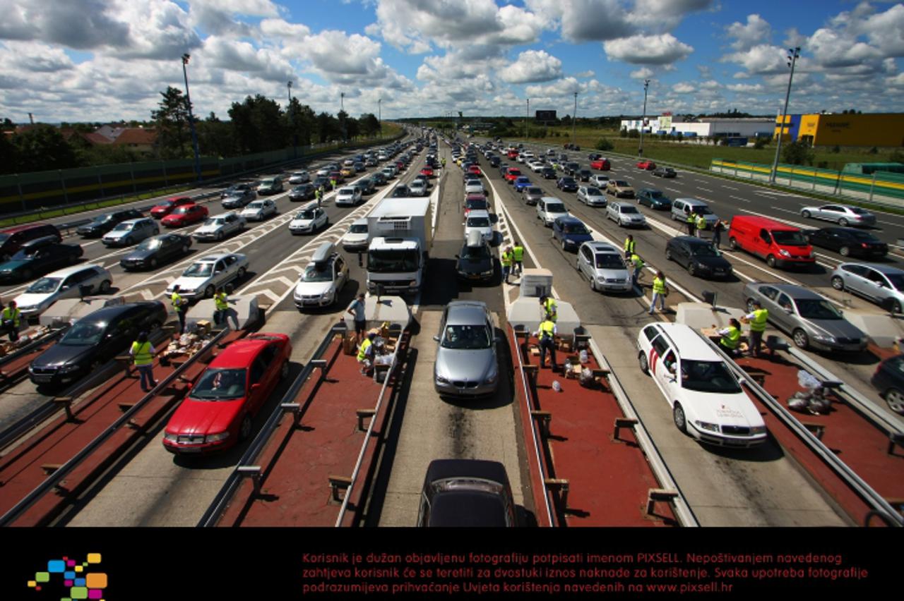 '07.08.2010., Lucko, Zagreb - Guzva na naplatnim kucicama autoceste Zagreb - Karlovac.  Photo: Tomislav Miletic/PIXSELL'