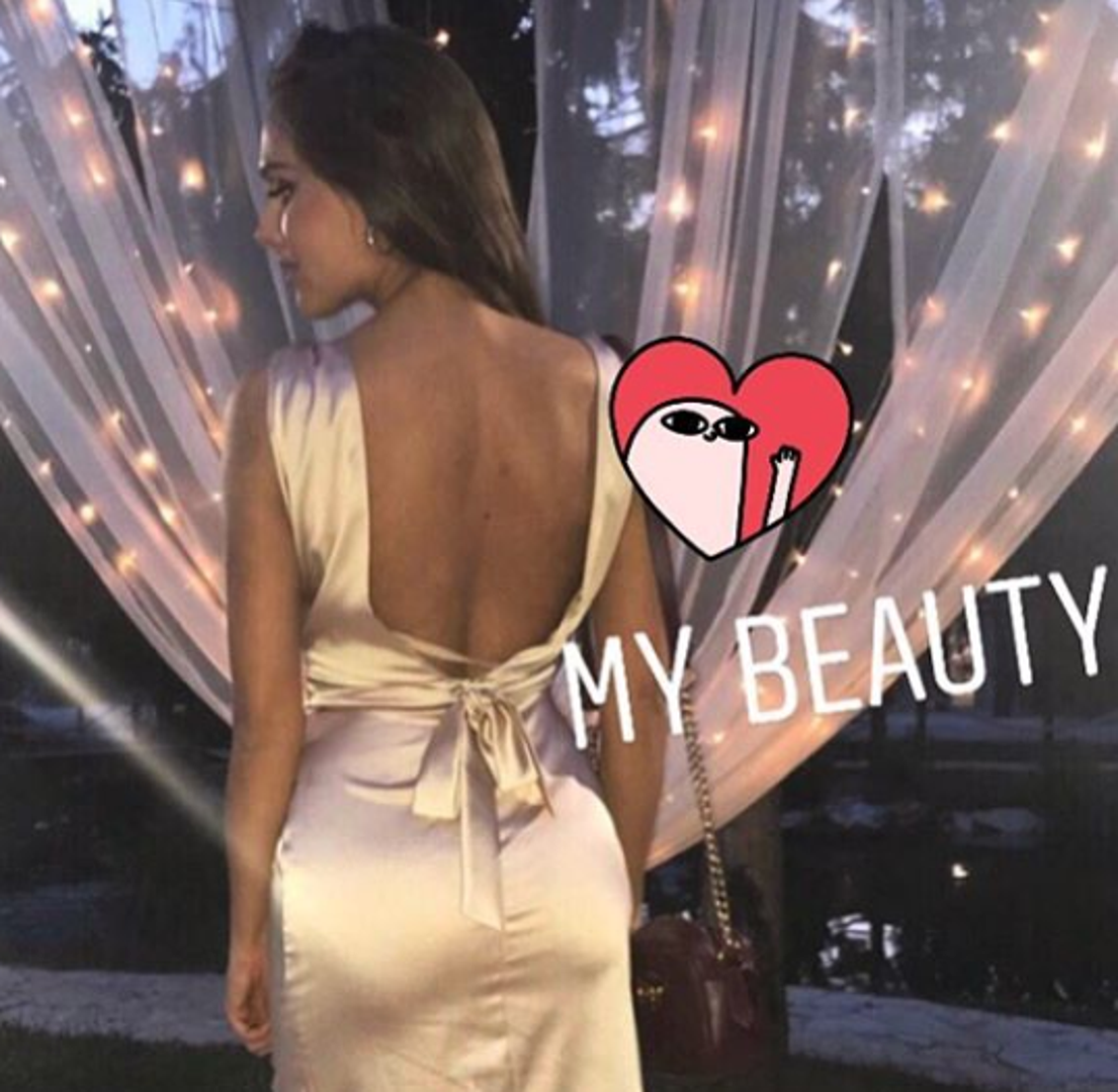 Omiljeni sport joj je odbojka.