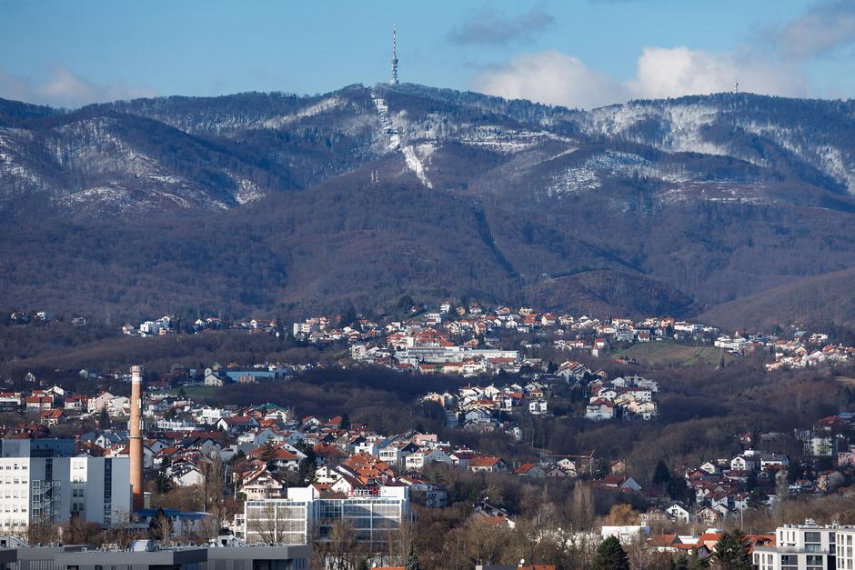Zagreb: Jutros je Sljeme osvanulo pokriveno snježnim pokrivačem