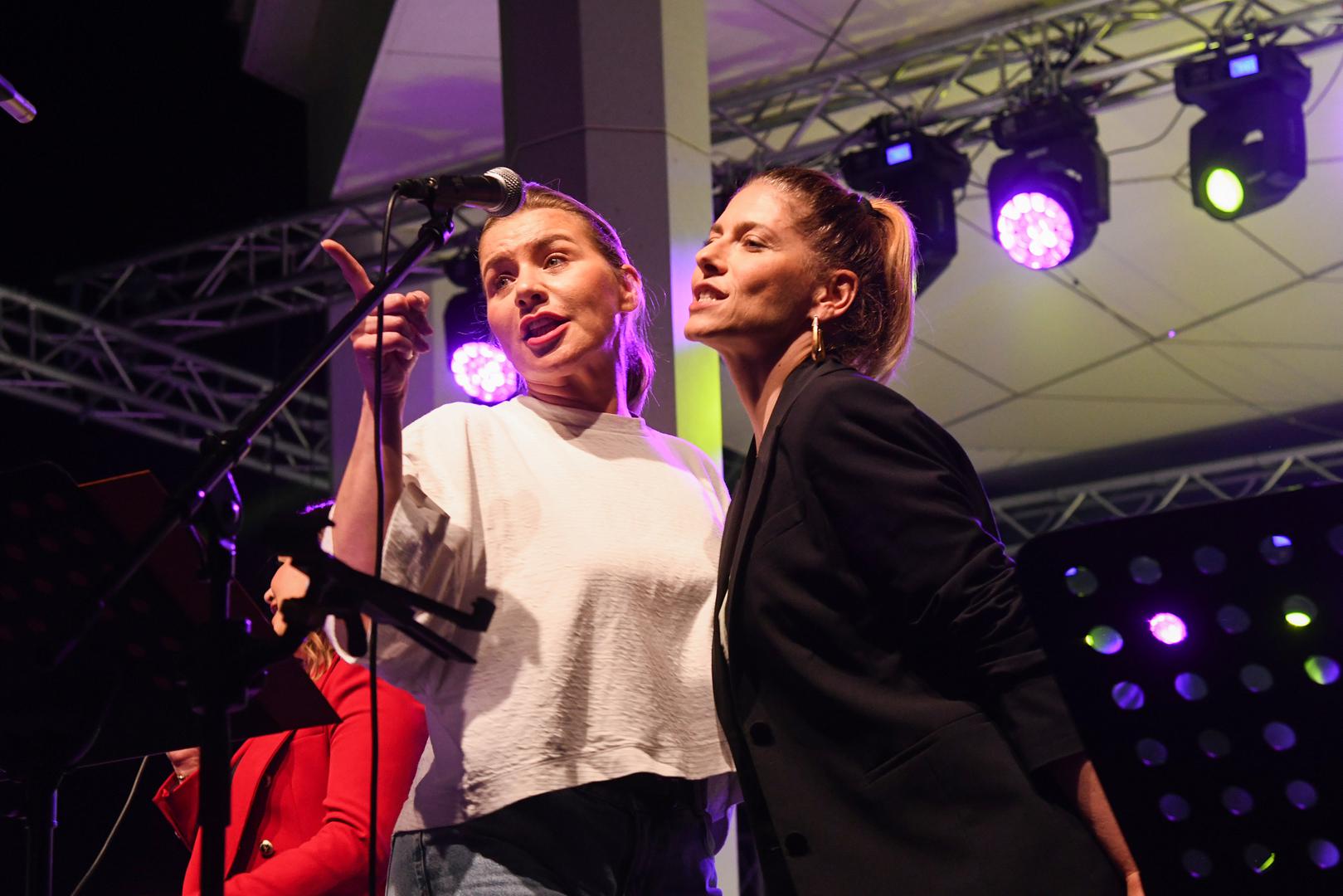 S Danijelom Tahirijem u braku je već od 2010. godine, a njihova kći Lana ove je godine postala četrnaestogodišnjakinja. 