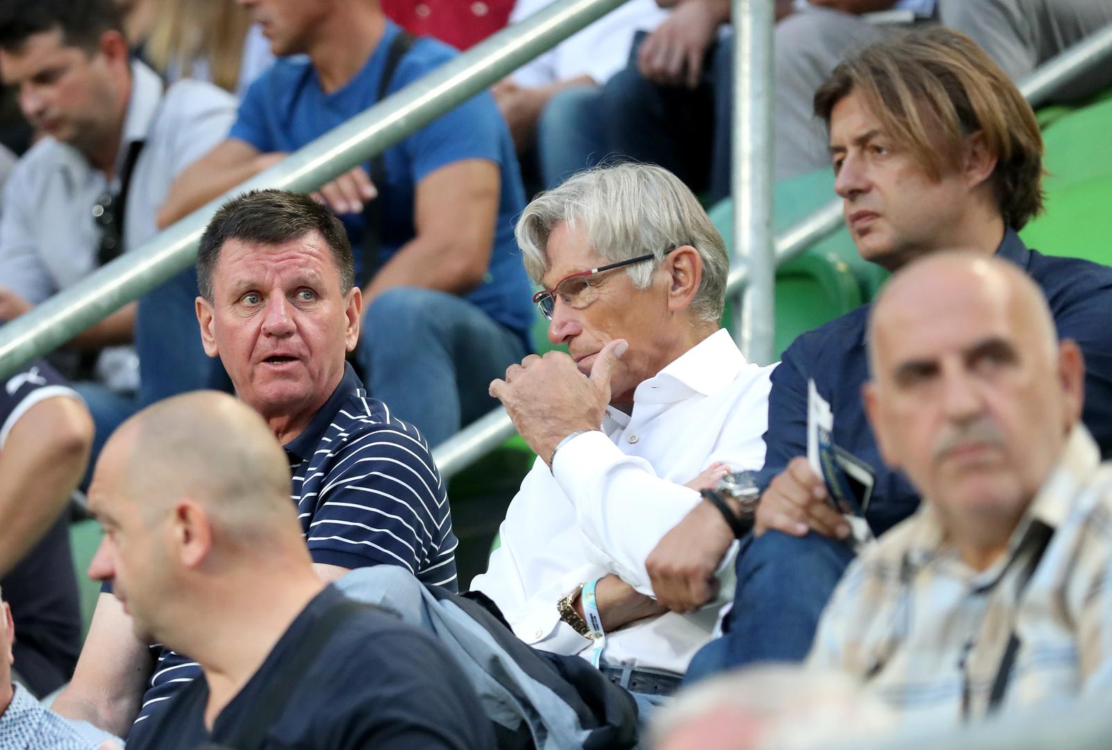 Našem reporteru nije promaknuo ni kontroverzni poduzetnik Tomislav Horvatinčić koji utakmicu prati u društvu Dinamove legende Marijana Vlaka. 