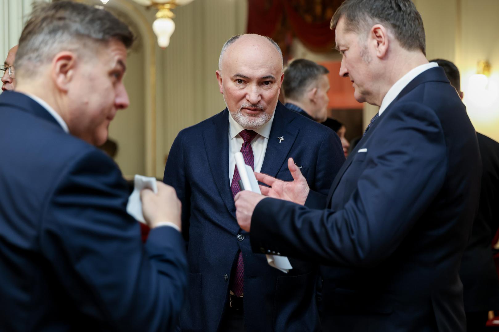 Prijevod uredili su pokojni fra Božo Lujić i profesor Mato Zovkić