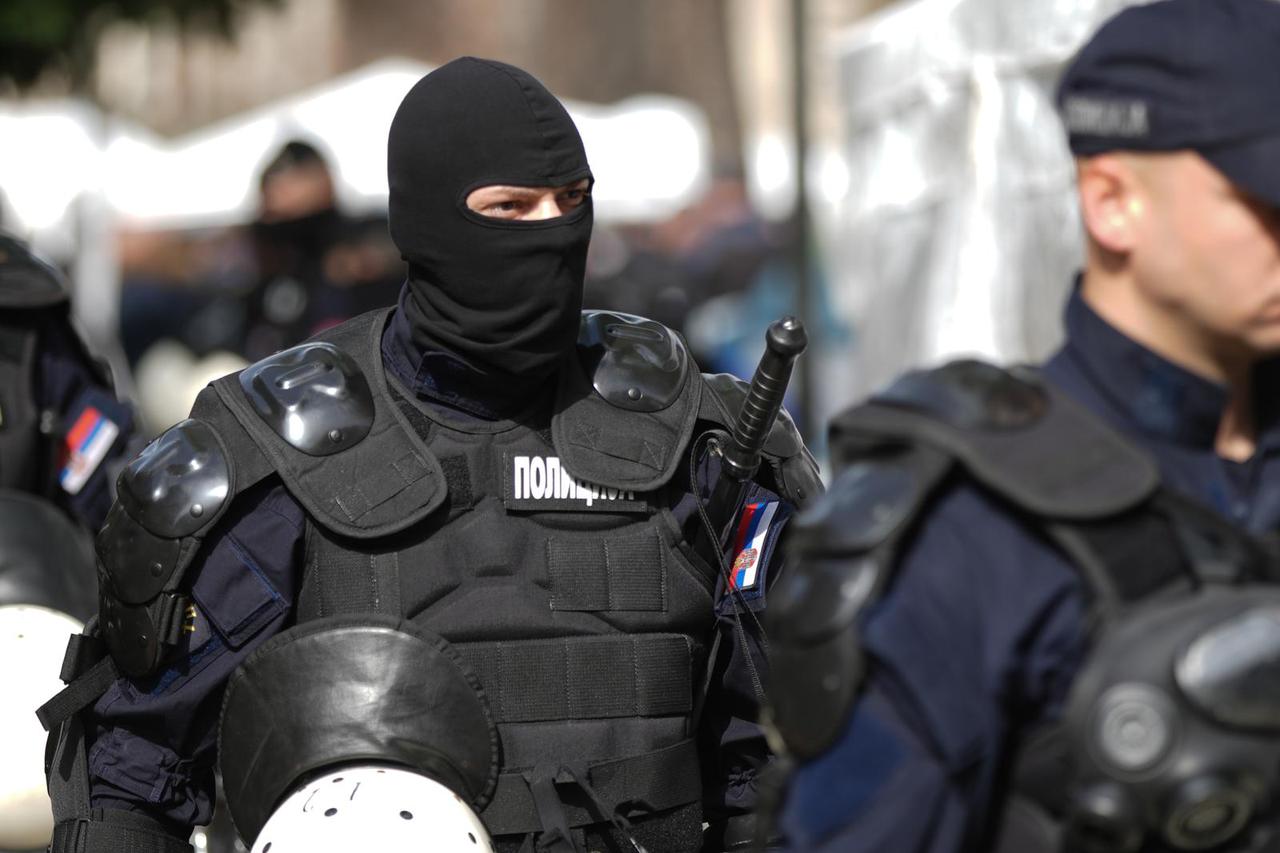 Beograd: Jake policijske snage oko Pionirskog parka u kojem su studenti koji hoće da uče 