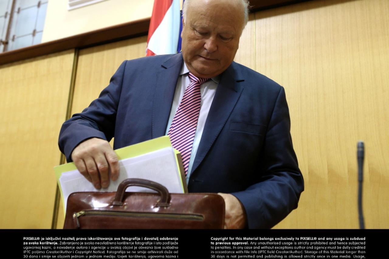 '19.09.2013., Zagreb - Raspravom o Prijedlogu zakona o izmjenama i dopunama Zakona o potrosackom kreditiranju nastavljena je sjednica Sabora RH. Photo: Patrik Macek/PIXSELL'