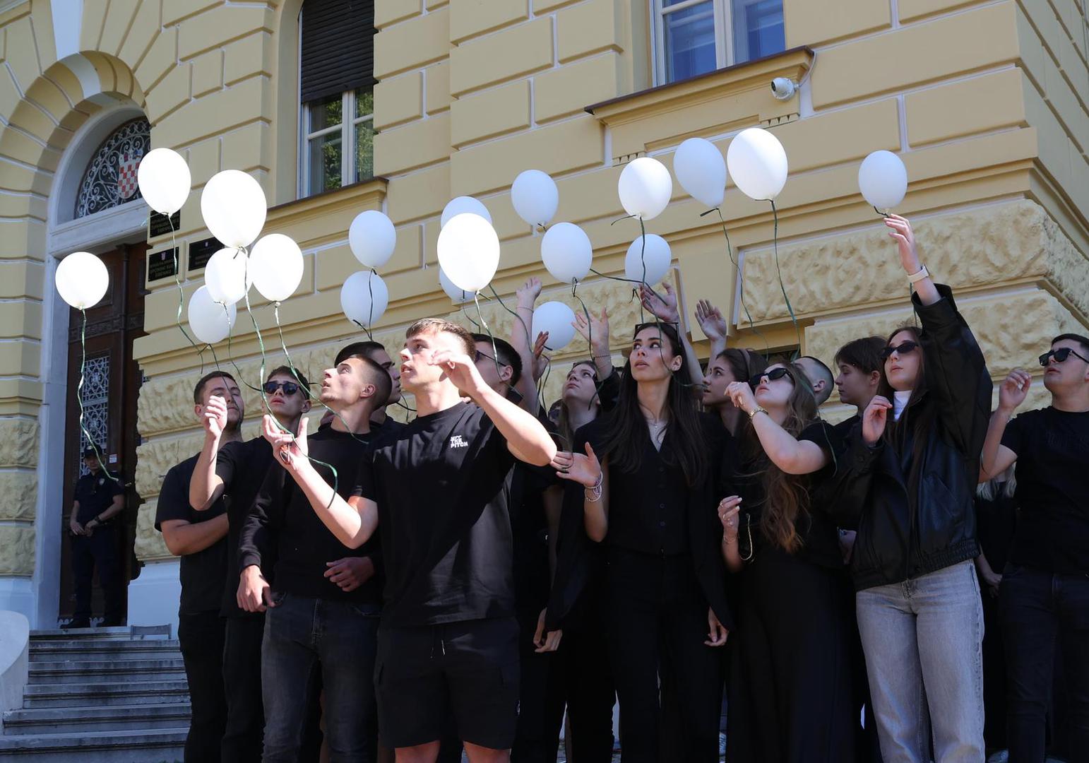 Šibenski maturanti ovogodišnju su norijadu posvetili tragično ubijenom Luki Milovcu (19) iz Drniša.