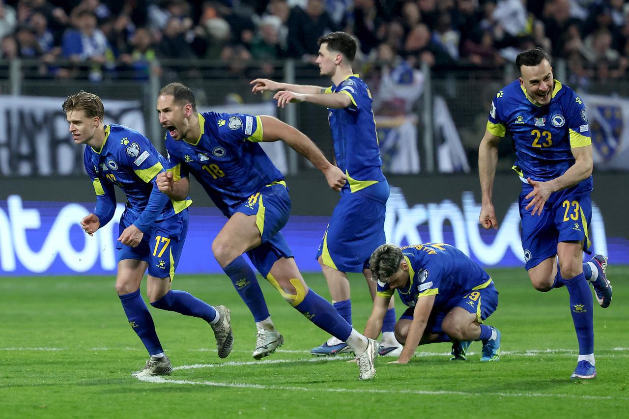 Zenica: Slavlje igrača Bosne i Hercegovine nakon što su svladali Italiju jedanaestercima