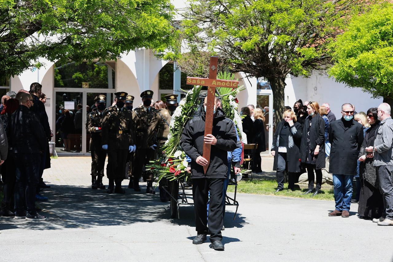 Osijek: Posljednji ispraćaj glumca i redatelja Saše Anočića