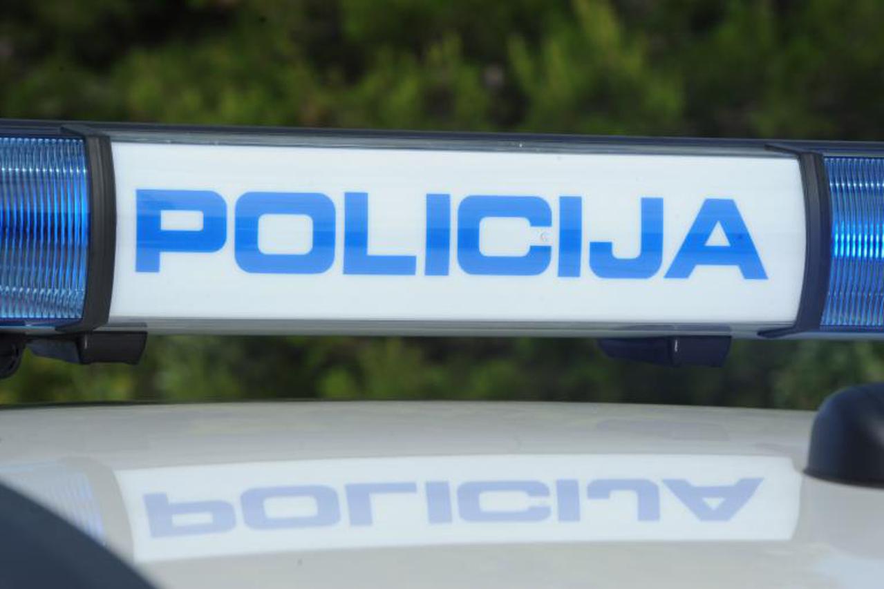 policija
