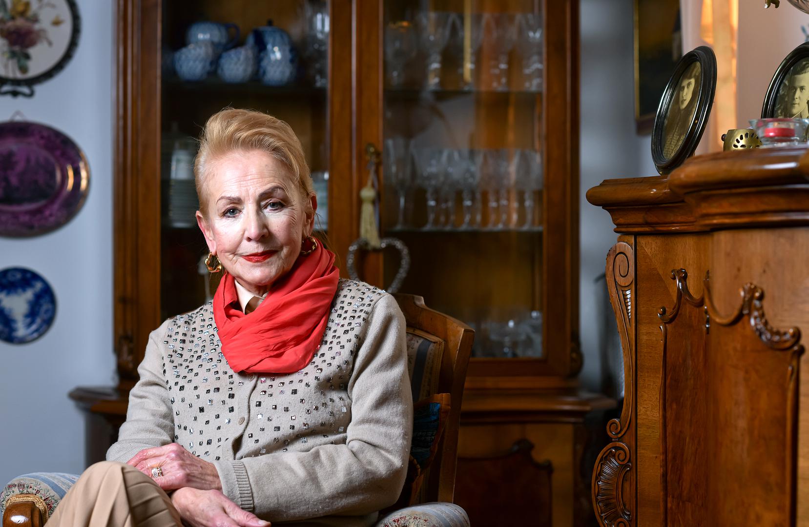 Njezino se ime veže i uz cijelu generaciju televizijskih lica. Kao urednica sudjelovala je u stvaranju i afirmaciji brojnih voditelja i televizijskih projekata, a njezin pristup poslu bio je vrlo strog. Nije skrivala da je od suradnika tražila disciplinu, točnost i ozbiljnost, zbog čega je dobila nadimak "Čelična lady".