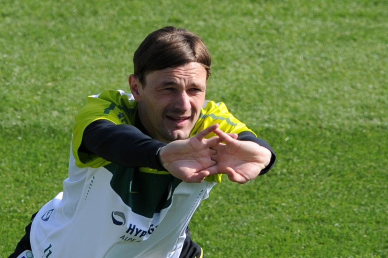 'Slovenia\'s national team forward Milivoje Novakovic stretches during a training session at the Hyde Park High School in Johannesburg on June 11, 2010 on the opening day of the 2010 World Cup. Africa