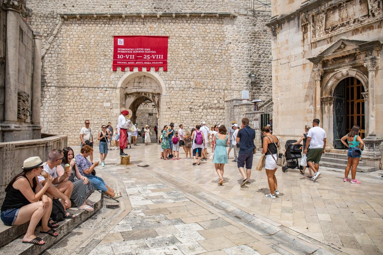 Dubrovnik: Turisti u razgledavanju stare gradske jezgre