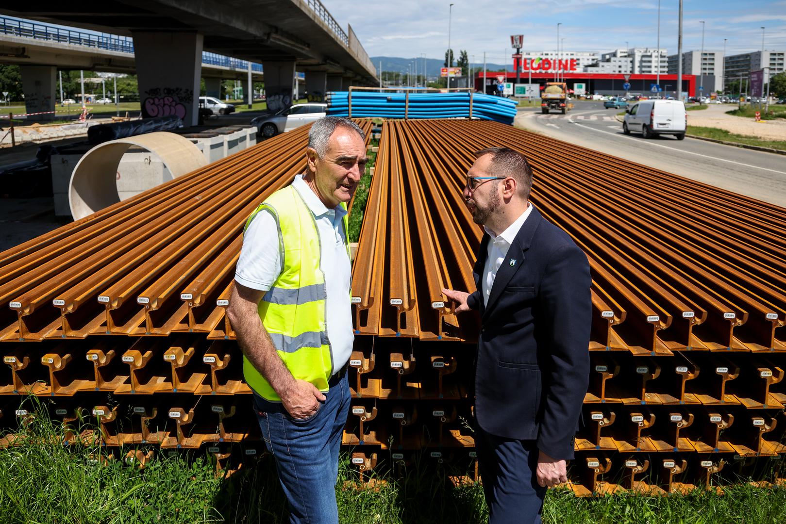 Zahvat, zajedno s prugom, stajao je više od 36 milijuna eura s PDV–om, a za potrebe projekta trebalo je otkupiti 104 čestice zemljišne čestice u privatnom vlasništvu. 