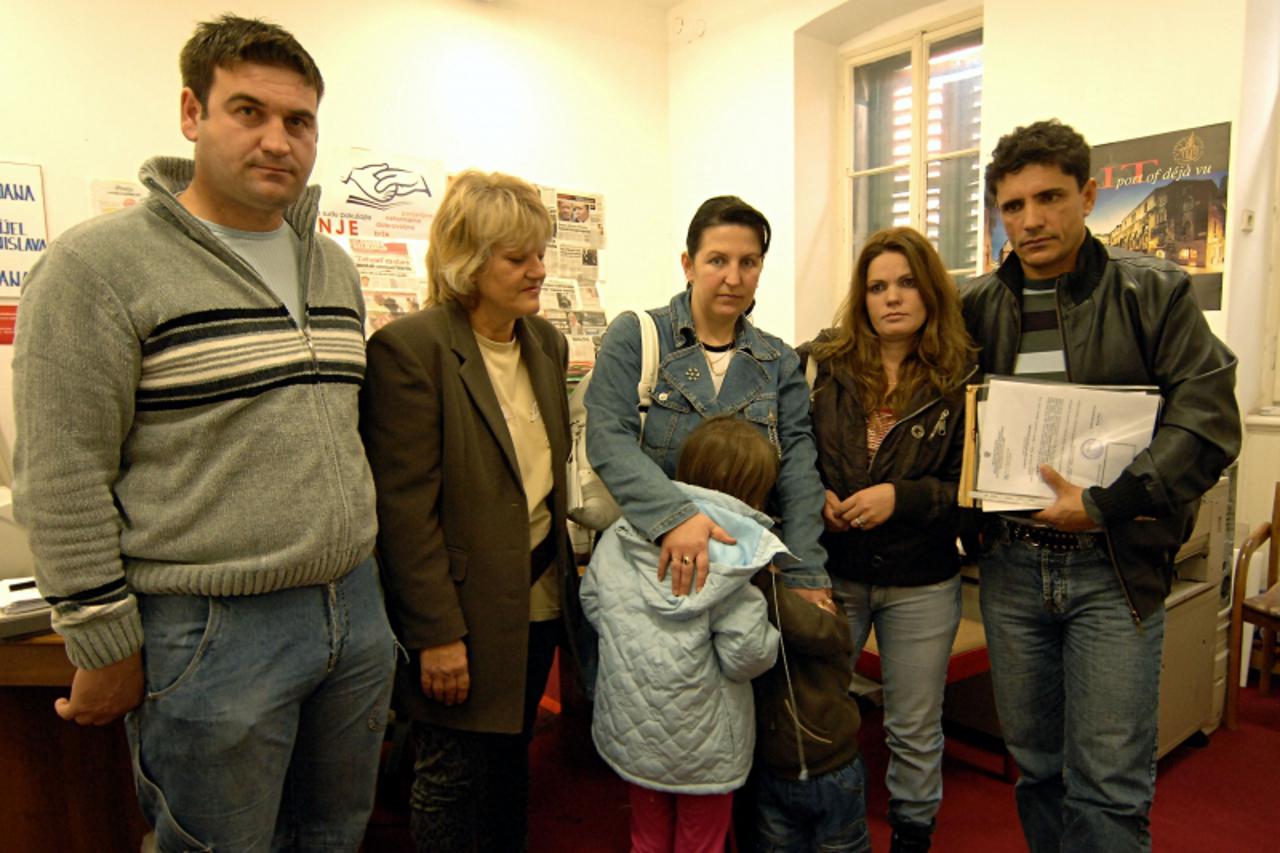 'Dalmacija - 02.12.2008., Split, Hrvatska -  muhamet ahmeti, semina, namira ahmeti, adilja i agim smajljii Photo: Vanja Zubcic - Vecernji list'