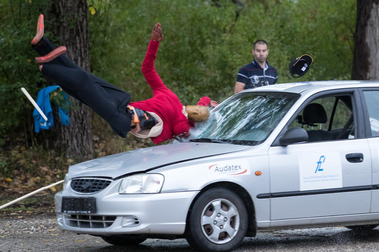 Zagreb: Simulacija naleta vozila na testnu lutku pri većim brzinama vozila