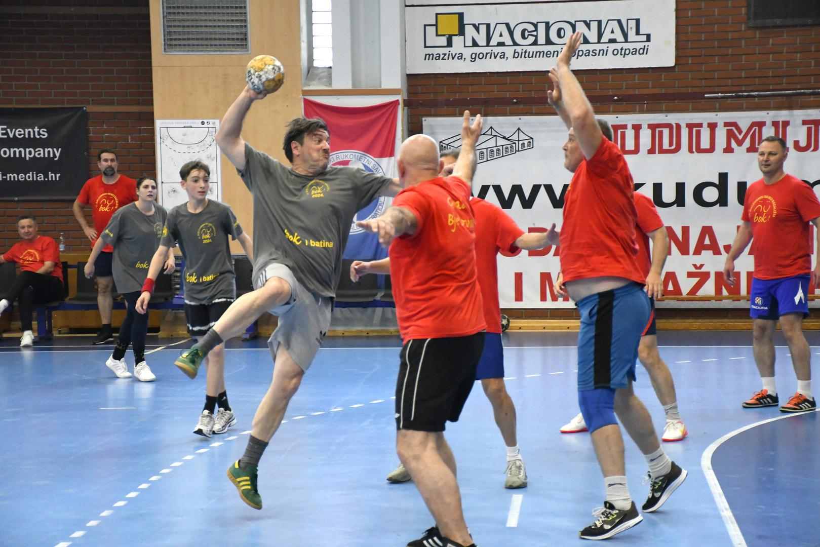 S loptom ili bez nje u Bjelovaru su se, među ostalima, zabavljali i Janko Popović Volarić, Ivan Ožegović i nezaobilazni domaćin Goran Navojec.