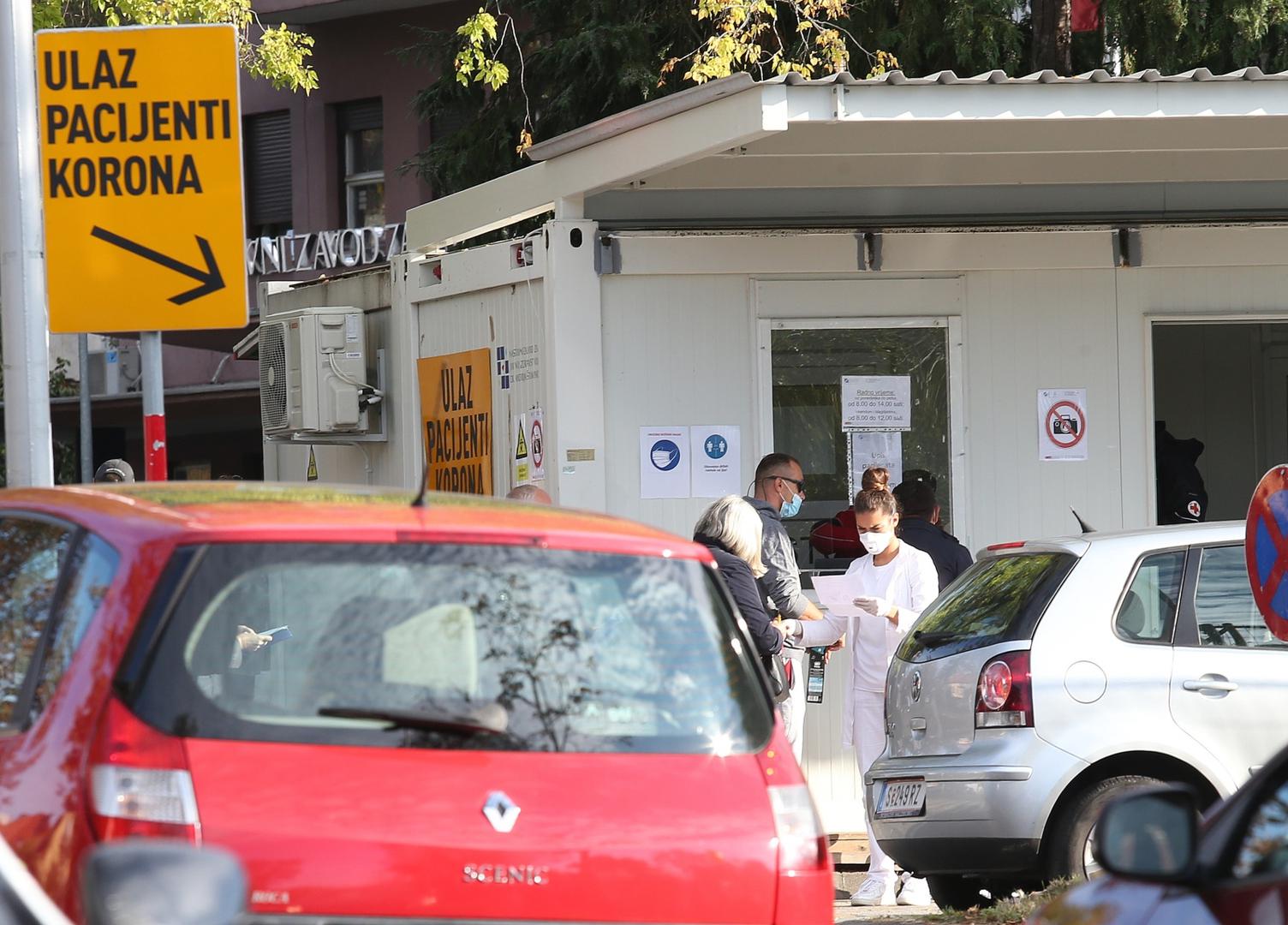 10.10.2020., Zagreb - Velike guzve ispred nastavnog zavoda za javno zdravstvo Andrija Stampar. Gradjani se testiraju na koronavirus. Photo: Marko Prpic/PIXSELL