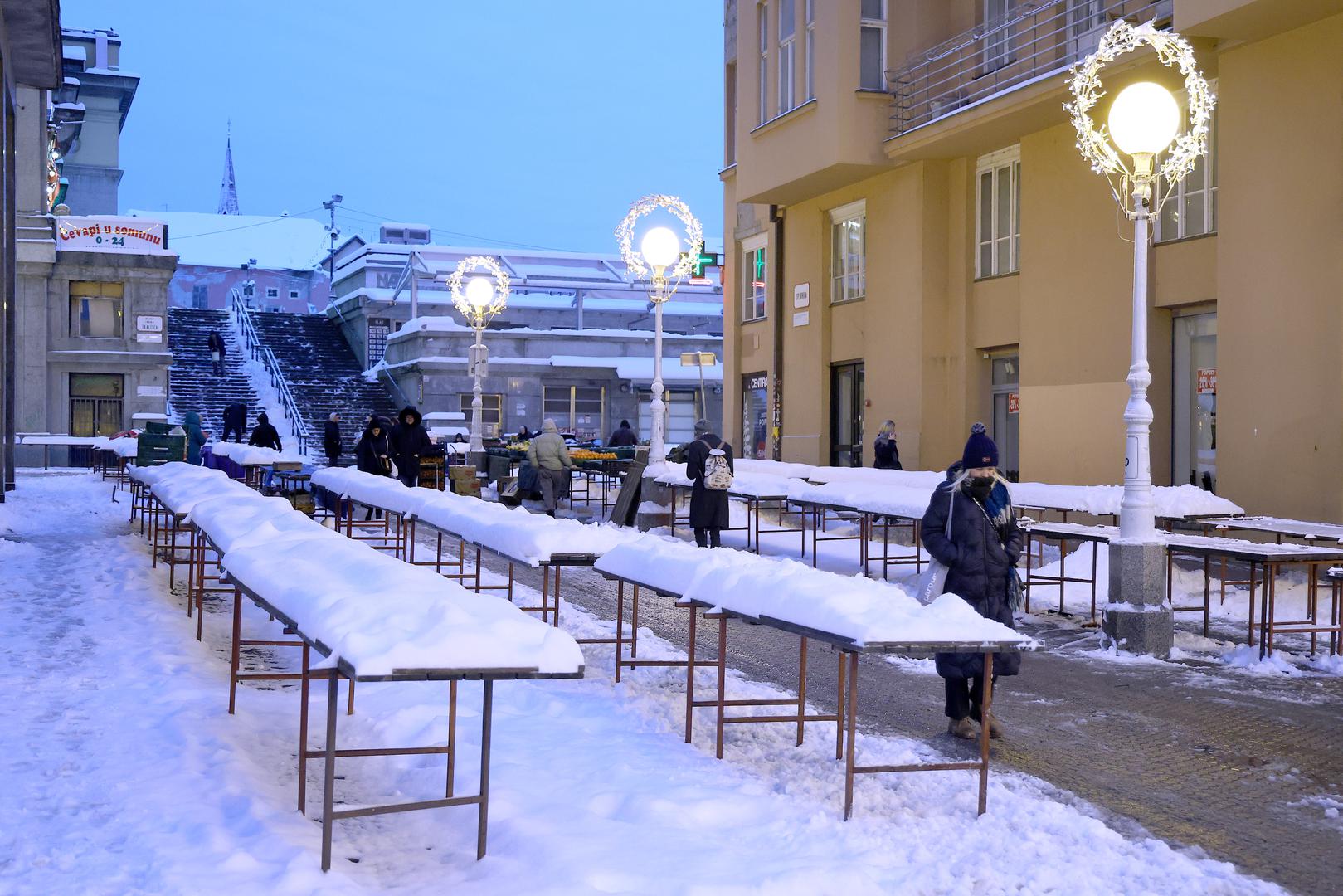  Zbog snijega na kolniku, autobusne linije 115 i 207 ne prometuju, a linija 126 prometuje skraćeno do starog okretišta, izvijestio je ZET.