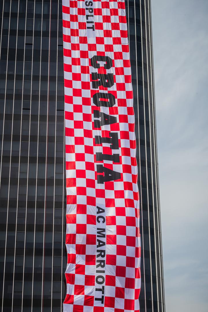09.06.2024., Split - Postavljanje najvece zastave na najvecu zgradu u Hrvatskoj. Photo: Zvonimir Barisin/PIXSELL