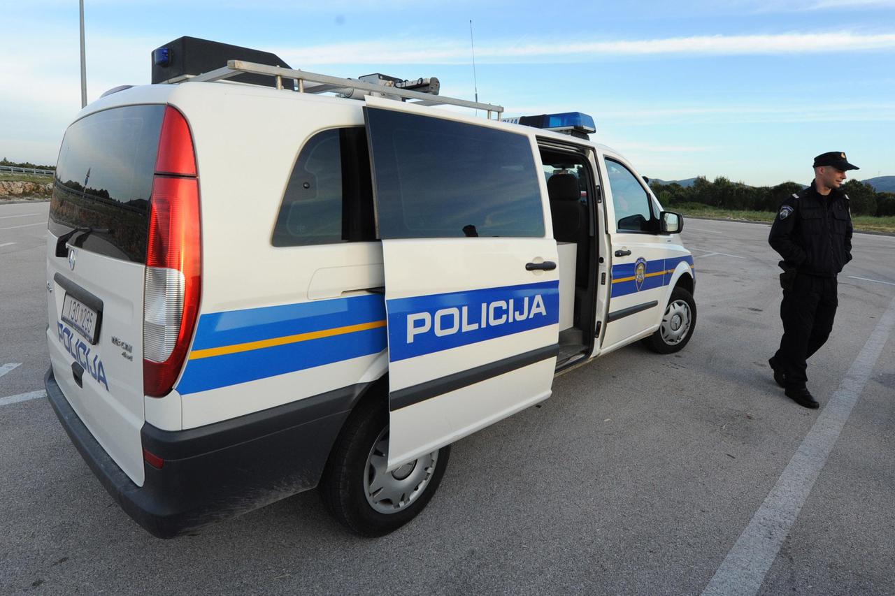 policija