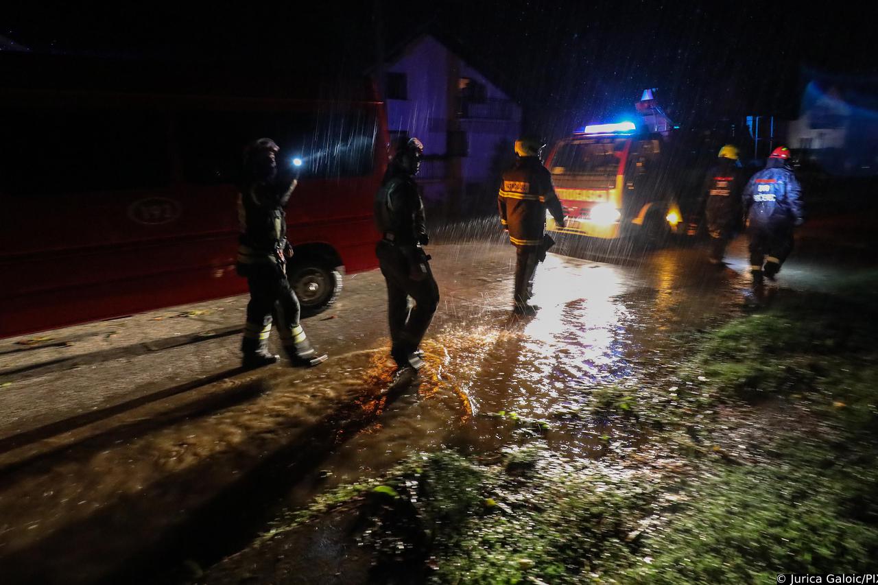 Čazma: Vatrogasci obilaze grad i procjenjuju štetu na strujnim vodovima