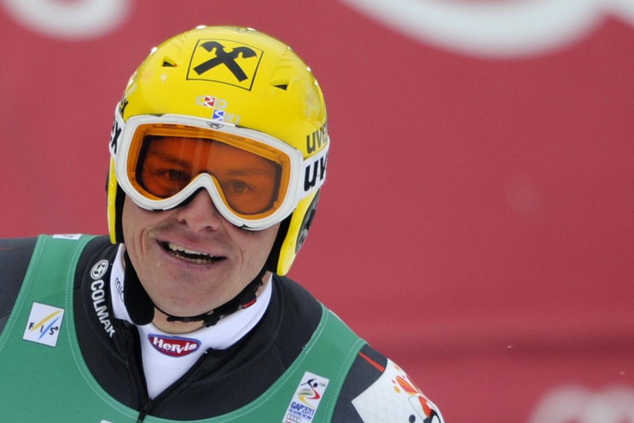 \'Croatia\'s Ivica Kostelic competes during the men\'s Alpine skiing Championship Giant Slalom event in Garmisch Partenkirchen, southern Germany on February  18, 2011. AFP PHOTO / ODD ANDERSEN \'