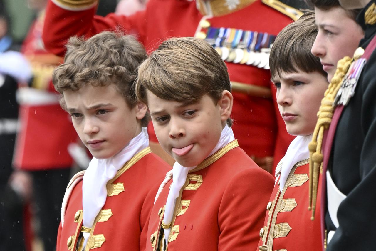 London: Princ George predvodio je paževe na krunidbi svog djeda