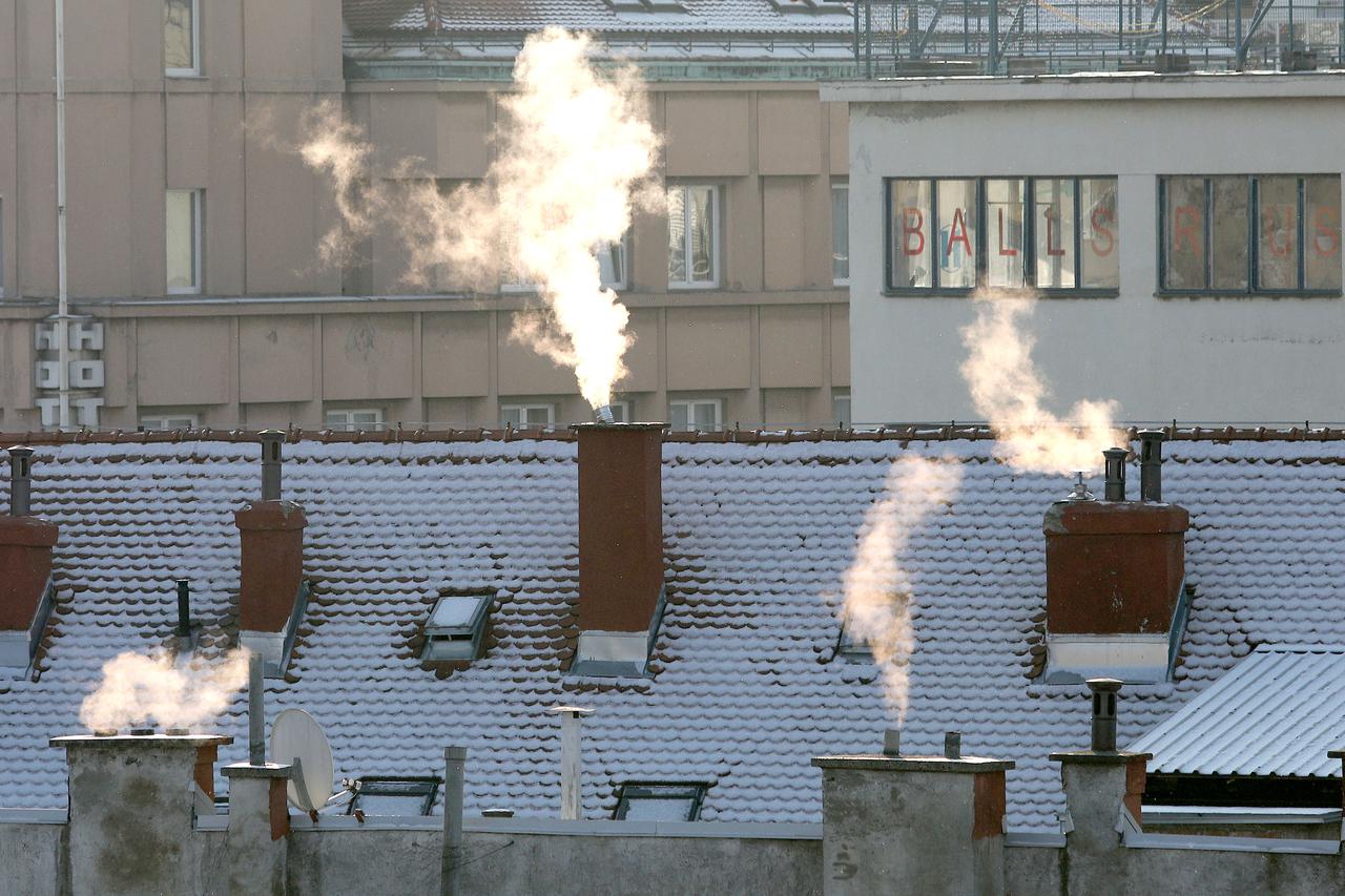Zagreb: Aktivni dimnjaci na krovovima ku?a pokazuju koliko je zaista hladno vani