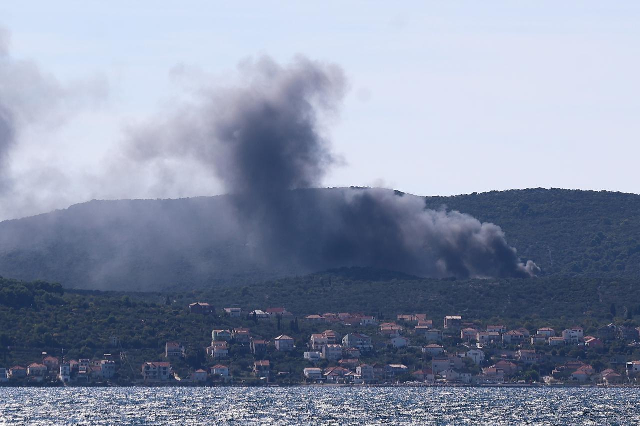 Požar u Velikoj Lamjani na Ugljanu, na terenu vatrogasne ekipe