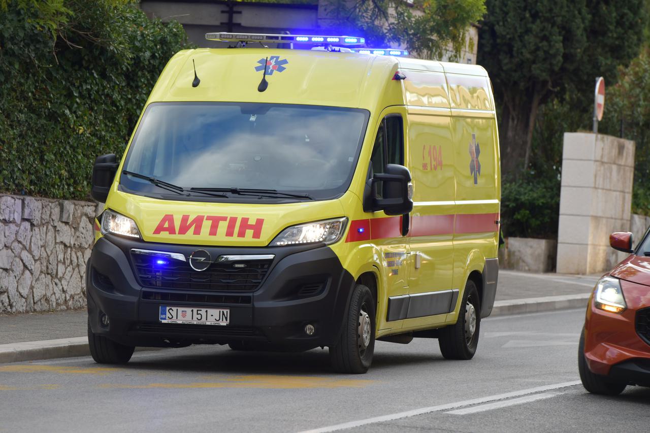 Šibenik: Vozilo Hitne medicinske pomo?i na intervenciji