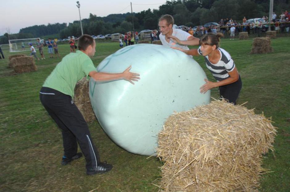 Seoske igre u Kapeli