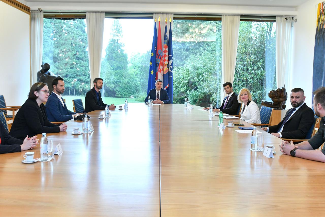 Predsjednik primio članove udruge "Dugine obitelji"