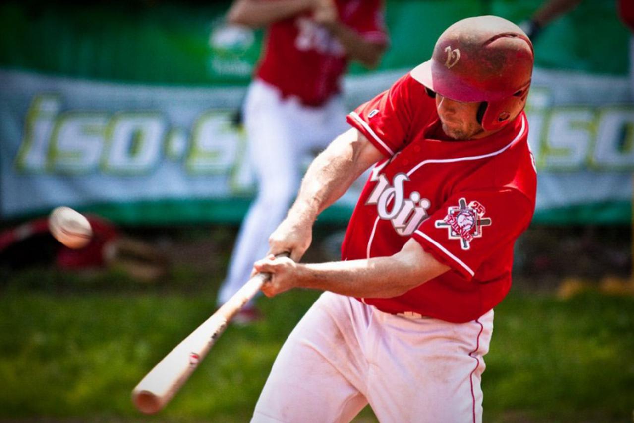 'SPORT seniori Baseball kluba Vindija uspjesno su svladali zagrebacki Kaptol rezultatom 21:2, u polufinalnom susretu Kupa Hrvatske. Protivnik Varazdincima u finalu bit ce momcad Nade SSM iz Splita  PR