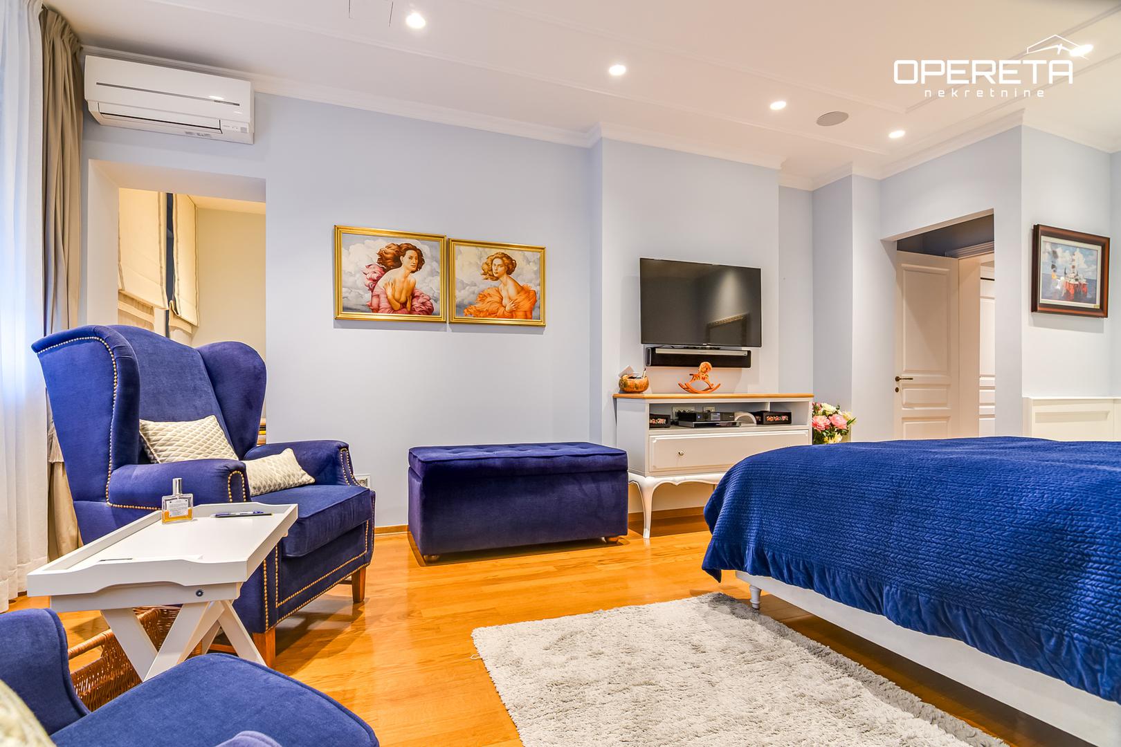 Uz stan dolazi i zatvorena garaža za dva automobila, kao i dodatna parkirna mjesta u dvorištu zgrade, što je značajna prednost u urbanom okruženju. Ova nekretnina predstavlja izvrsnu priliku za one koji traže prostran, moderan i luksuzan dom na jednoj od poželjnijih lokacija u Zagrebu.